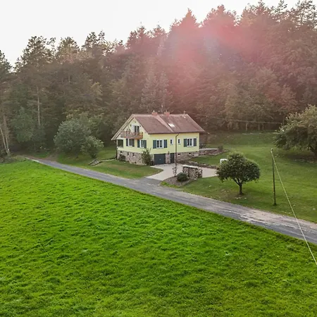 3 Bedroom Beautiful In Wartenberg * Wartenberg (Vogelsbergkreis)